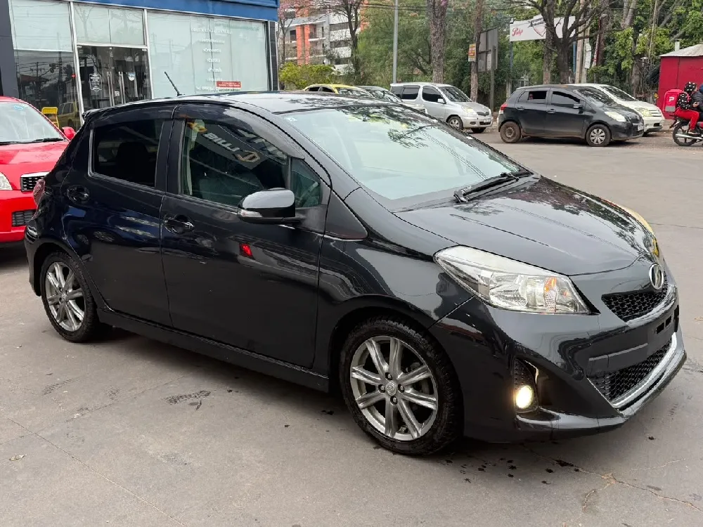TOYOTA VITZ 2011, imagen 9