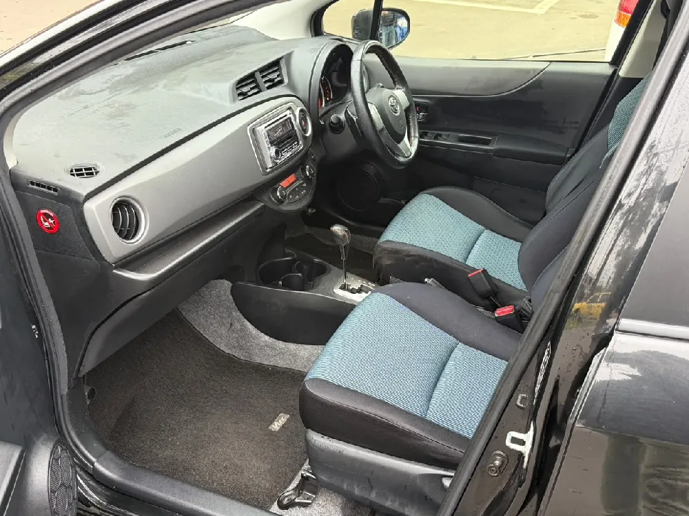 TOYOTA VITZ 2011, imagen 3
