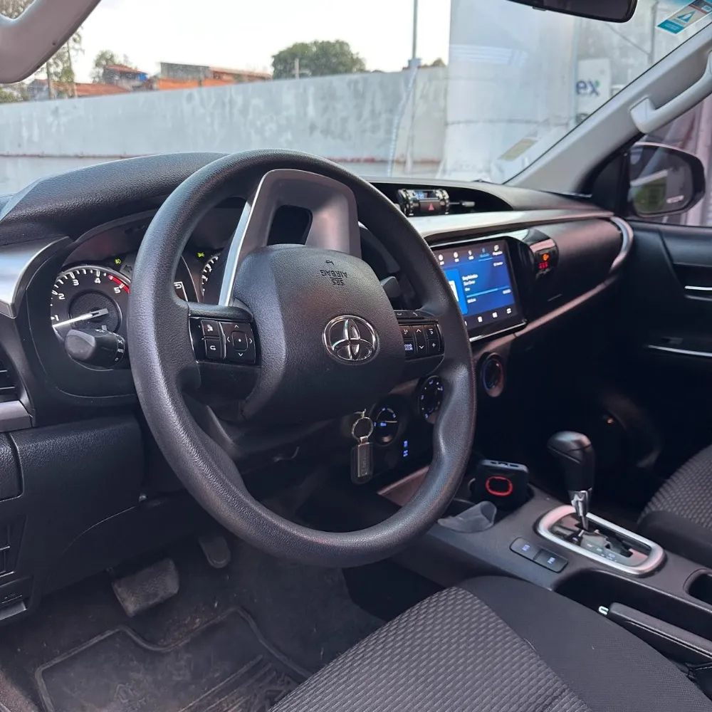 TOYOTA HILUX 2024, imagen 2