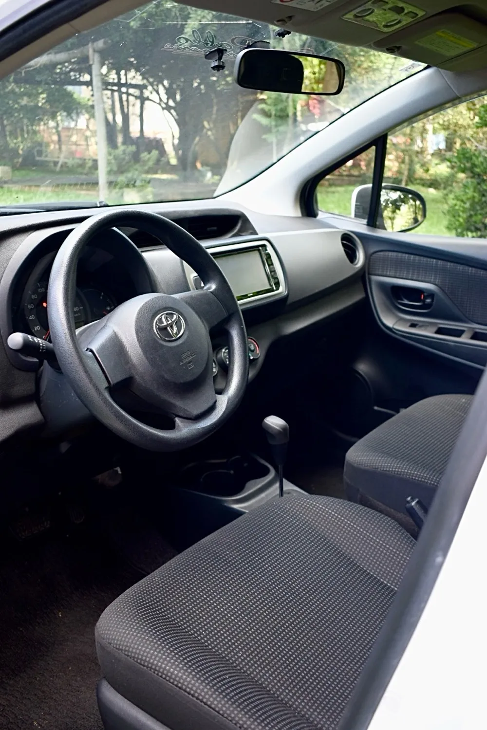 TOYOTA NEW VITZ 2015, imagen 4