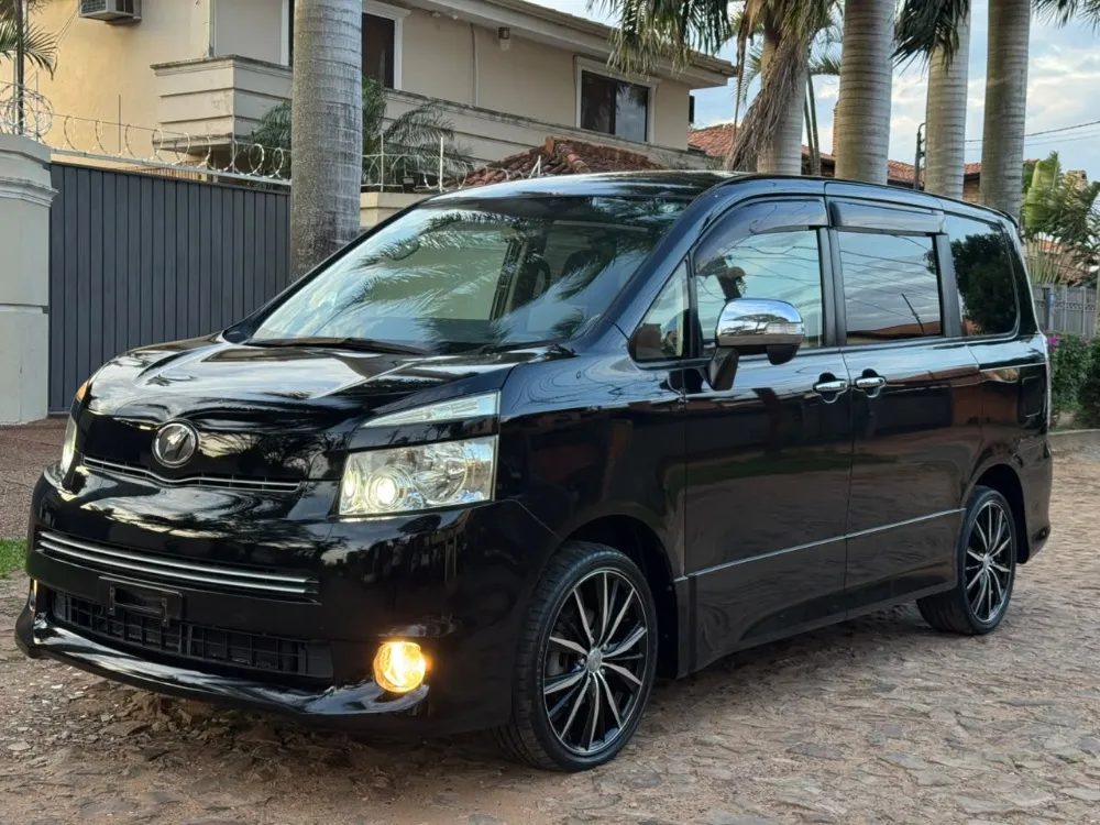 TOYOTA VOXY 2009