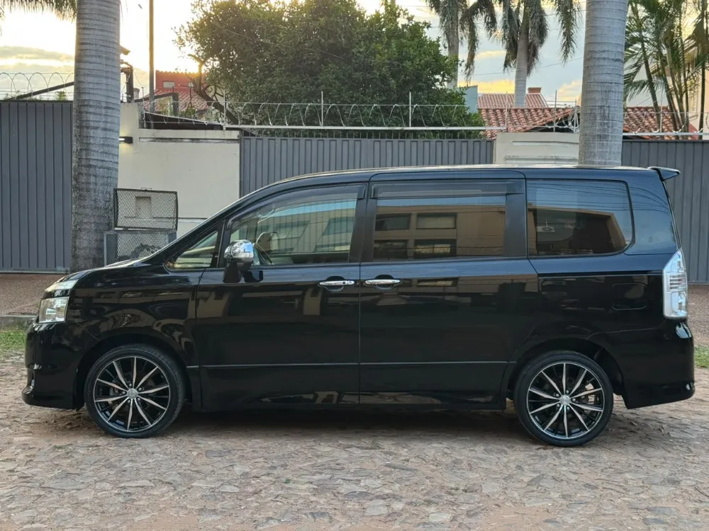 TOYOTA VOXY 2009, imagen 2