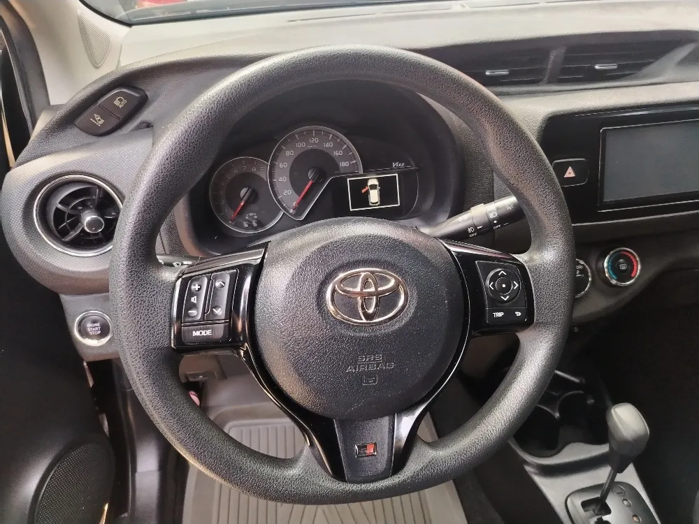 TOYOTA VITZ 2016, imagen 4