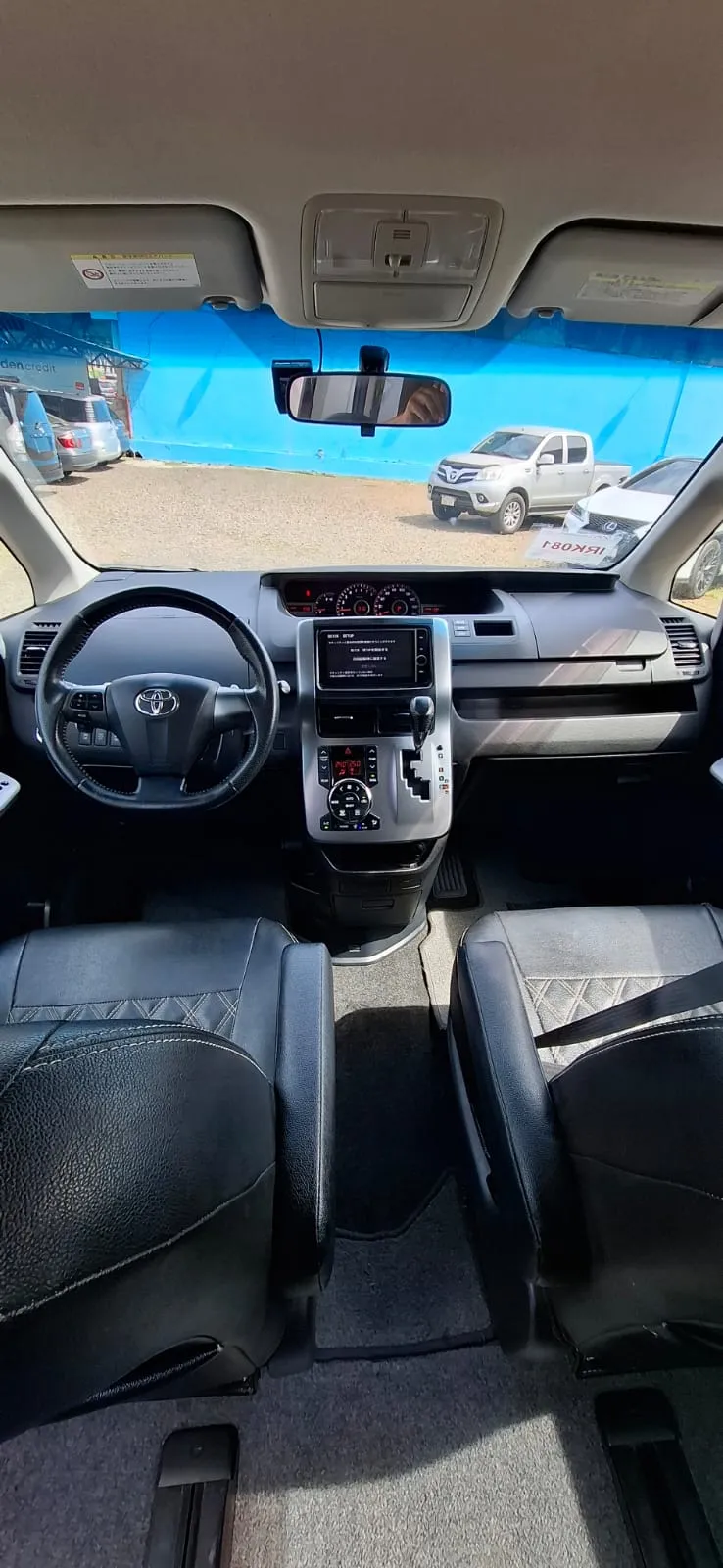 TOYOTA VOXY 2012, imagen 4