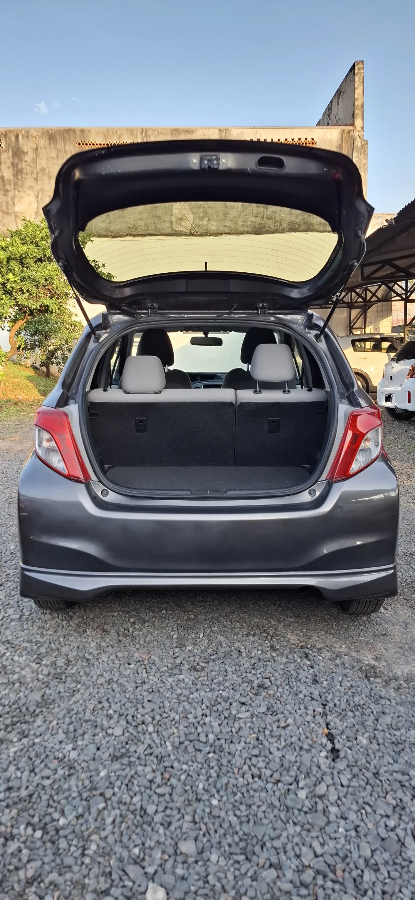 TOYOTA VITZ 2010, imagen 6