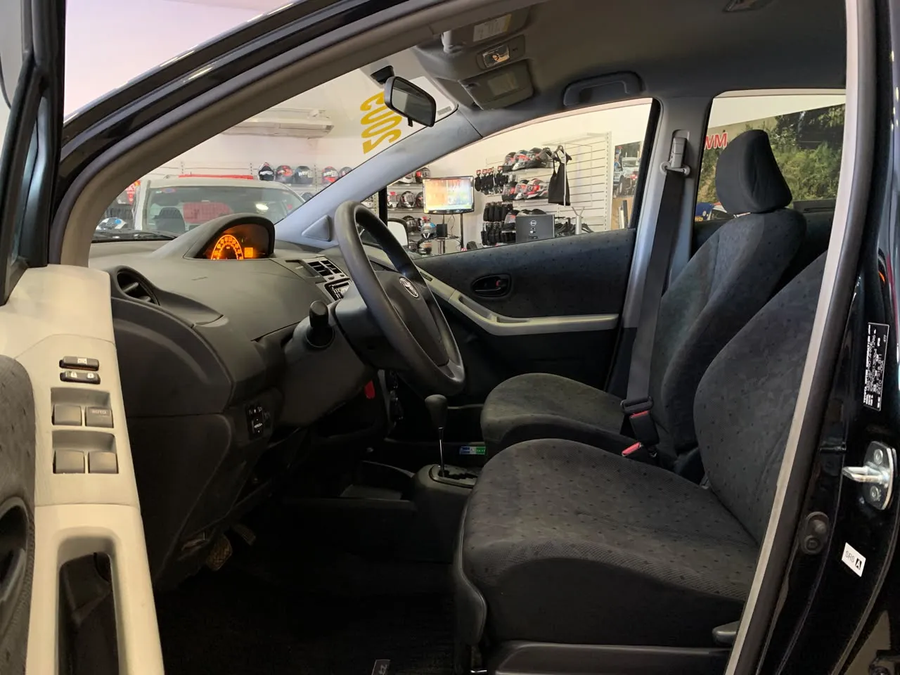 TOYOTA VITZ 2009, imagen 7