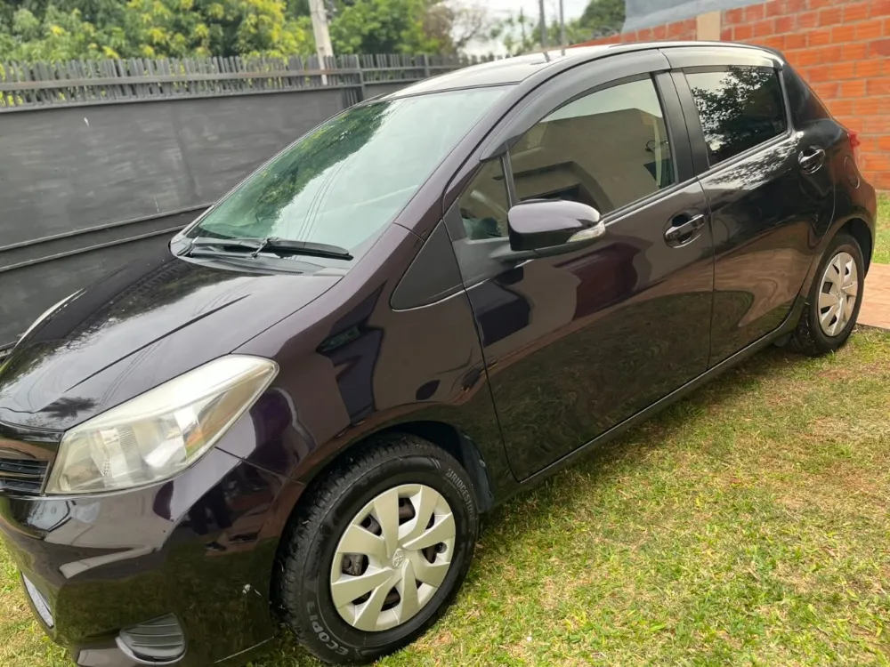 TOYOTA VITZ 2013, imagen 2