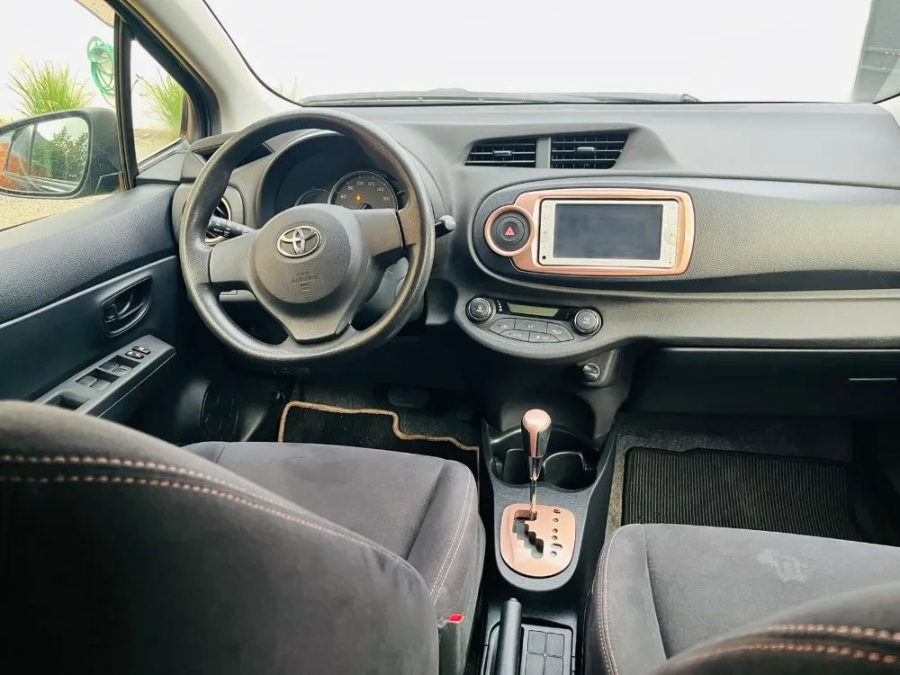TOYOTA VITZ 2013, imagen 5