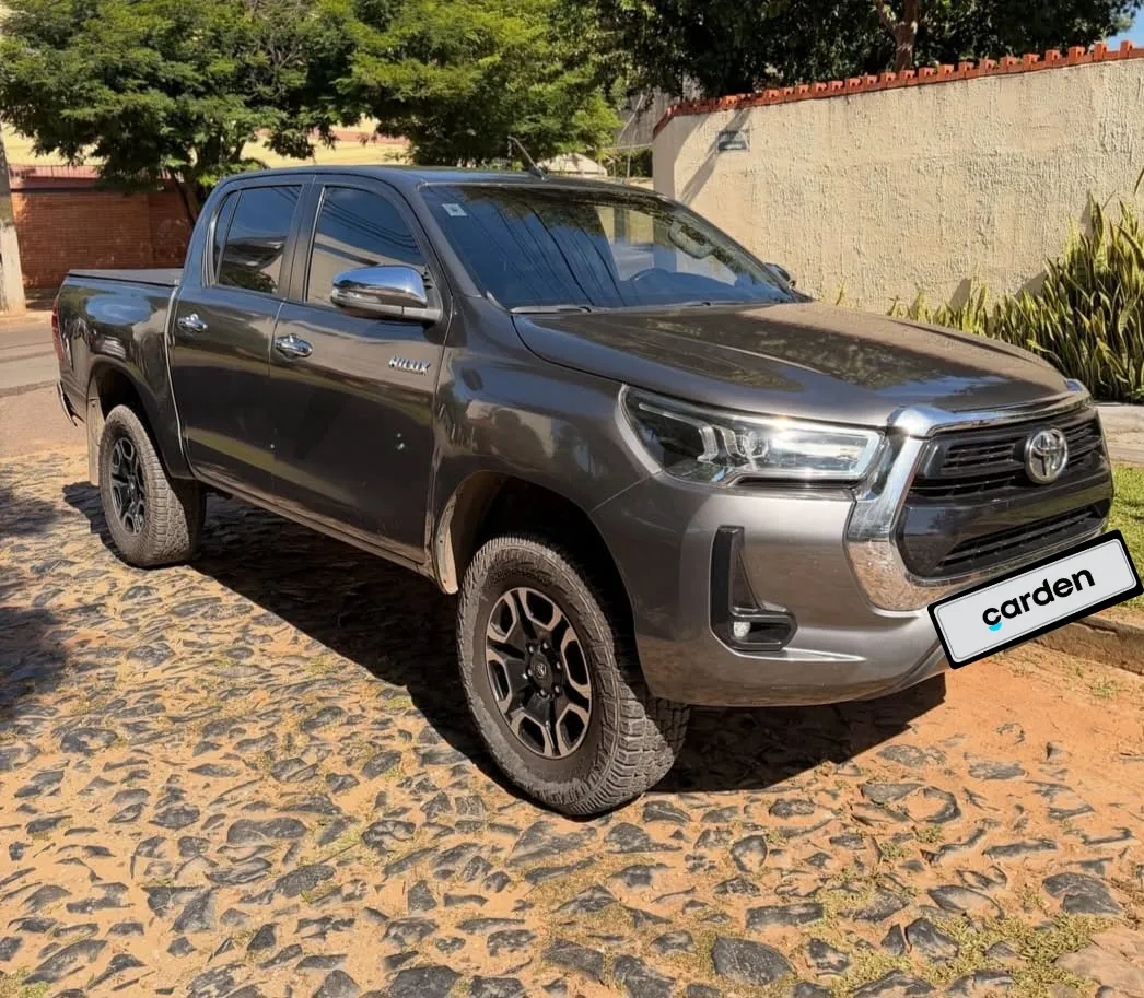TOYOTA HILUX 2025